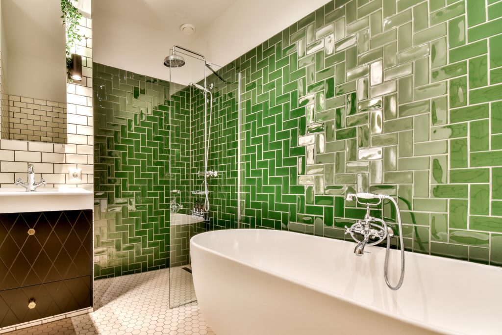 badezimmer mit fischgraet muster