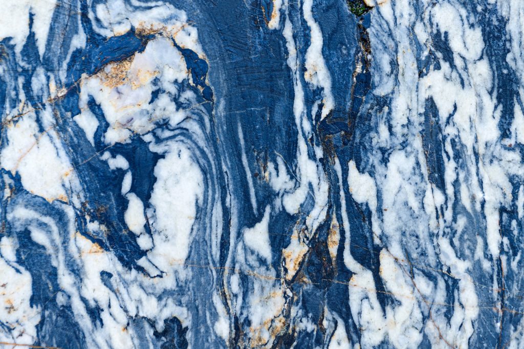 Toller Marmor-Naturstein mit lebhafter blauer Maserung