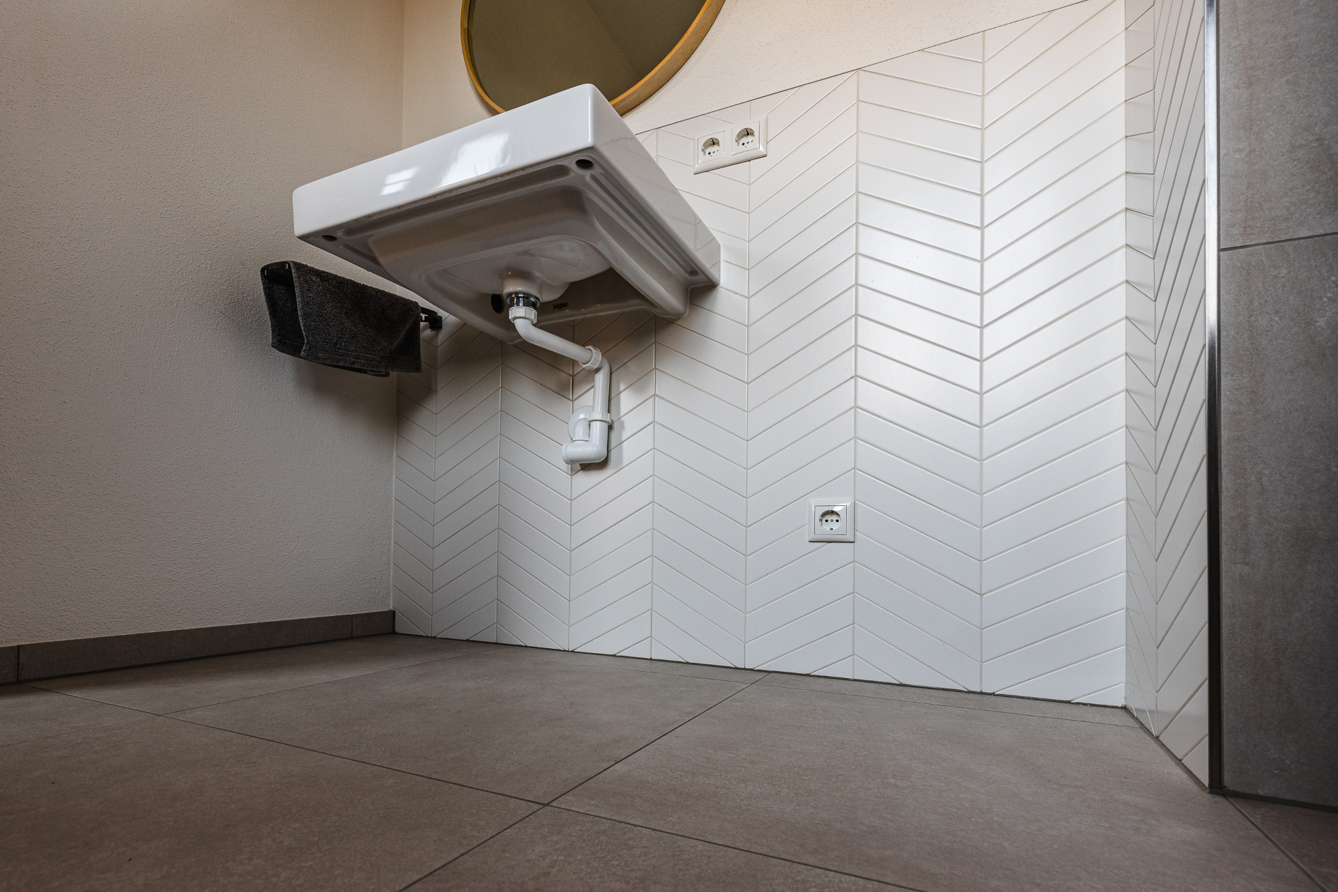 Fischgrät-Muster in Badezimmer in Petting nahe Teisendorf